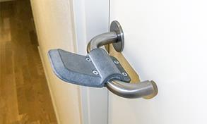 Håndfrie døråbnere